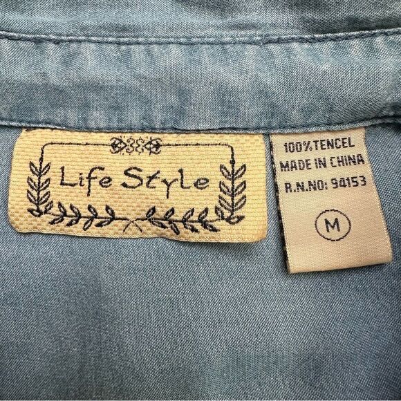 Life Style 100% Tencel Chambray Anchor Quarter Button Top - Picture 9 of 12